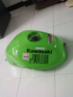 ขายด่วน ชุดเฟรม อิลิมิเนเตอร์ กับ ถังน้ำมัน KAWASAKI ninja 650 CC ราคา 6500 บาท
