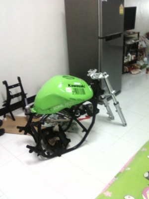 ขายด่วน ชุดเฟรม อิลิมิเนเตอร์ กับ ถังน้ำมัน KAWASAKI ninja 650 CC ราคา 6500 บาท