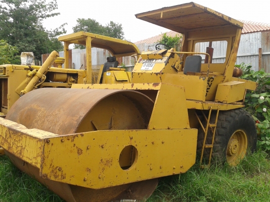 ขายรถ แท็กเตอร์ โคมัสสุ D60-6 กับ รถบด ไดนาแพก 1 เพลา