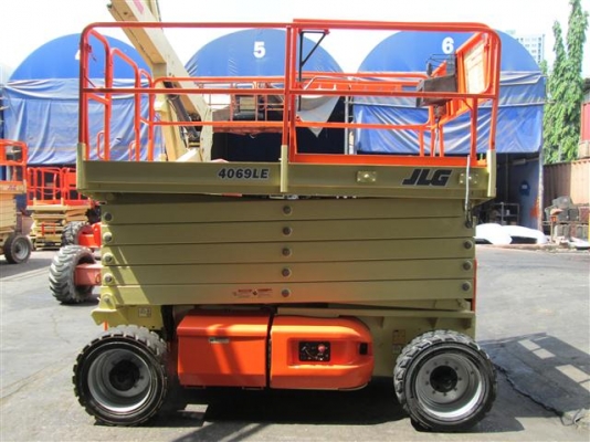 บริการให้เช่ารถกระเช้า JLG รายวัน รายสัปดาห์ รายเดือน หลายรุ่น ทั้ง บูมหักศอก บูมตรง ขากรรไกร ราคาถูก