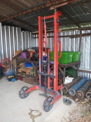 แฮนด์ลิฟท์ยกถัง 200 ลิตร