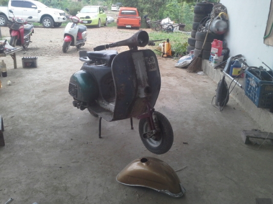 ขายvespa ปะผุจัดทรงมาแล้ว เครื่องติดขับได้ครับ