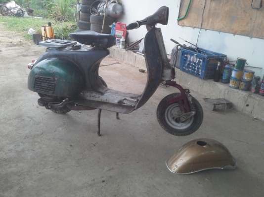 ขายvespa ปะผุจัดทรงมาแล้ว เครื่องติดขับได้ครับ