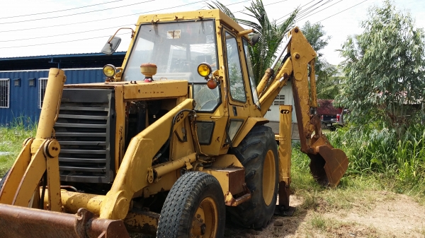 ขายด่วน ตักหน้าขุดหลัง CAT428 ขายตามสภาพ