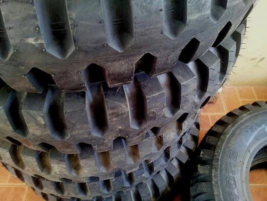 ขายยางทหาร ของใหม่ Superstone 700x16 ทั้งชุด 4 เส้น