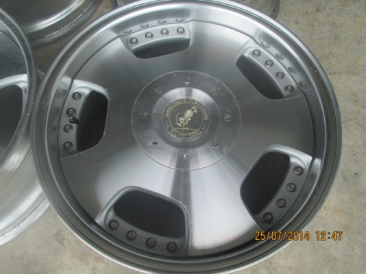 ล้อม้าทอง