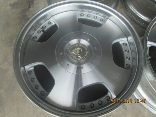 ล้อม้าทอง