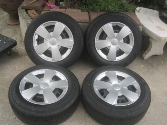 ขายกะทะล้อป้ายแดง Chev sonic 15" 4รู100 พร้อมยางปี  14 สนใจติดต่อเล็กคลองสามครับ 081-3747940