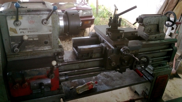 เครื่องกลึง 5 ฟุต 3 เพลา เกียร์บล็อก มีเบรก รูเพลา 2 นิ้ว คอม้าถอดได้ 67,000