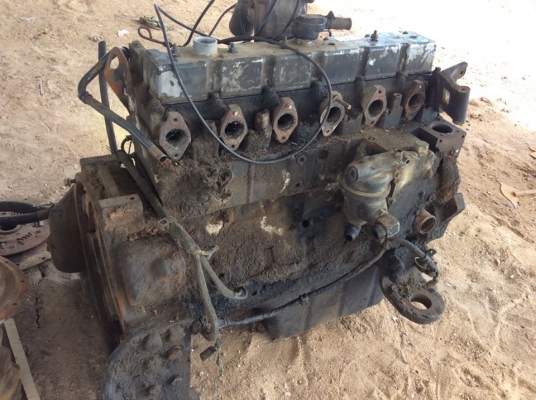 เครื่องยนต์ กับ ปั้ม ใฮดรอลิก รถขุด  KOMATSU  PC200-6S