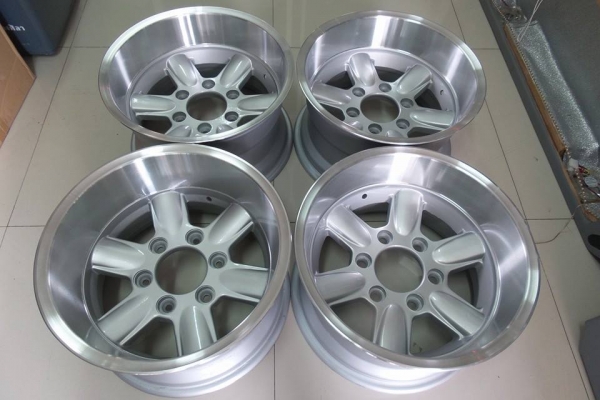 sniper 15x8.5 ET-30 ราคา8500บาท สวยปิ๊ง 081-7570077