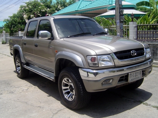 toyota hilux sport cruiser 4x4 d4d 3.0 เกียร์ออโต้ สีเดิมจากห้างทั้งคัน