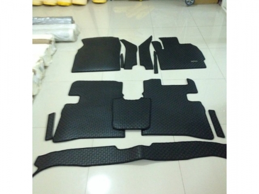 ยางปูพื้นลายกระดุม toyota prius