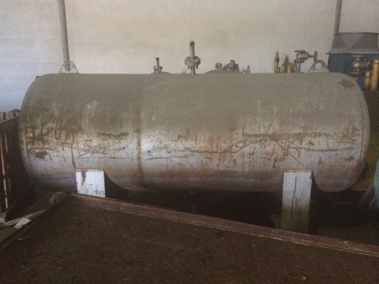 ถังน้ำมัน2000ลิตร3ใบครับใบละ10000ติดต่อ0892224259