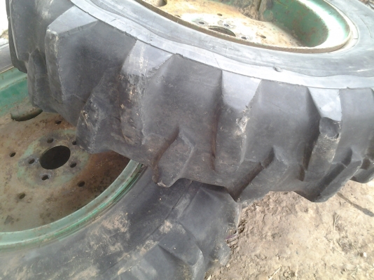 ขายเฉพาะยาง9.00-20พร้อมยางในราคาถูก 2เส้น ขายเฉพาะยาง9.00-20พร้อมยางในราคาถูก 2เส้น