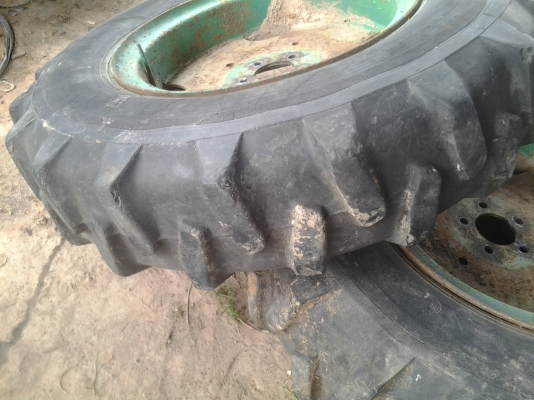 ขายเฉพาะยาง9.00-20พร้อมยางในราคาถูก  2เส้น