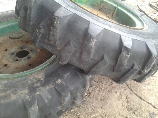 ขายเฉพาะยาง9.00-20พร้อมยางในราคาถูก 2เส้น ขายเฉพาะยาง9.00-20พร้อมยางในราคาถูก 2เส้น