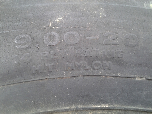 ขายเฉพาะยาง9.00-20พร้อมยางในราคาถูก 2เส้น ขายเฉพาะยาง9.00-20พร้อมยางในราคาถูก 2เส้น