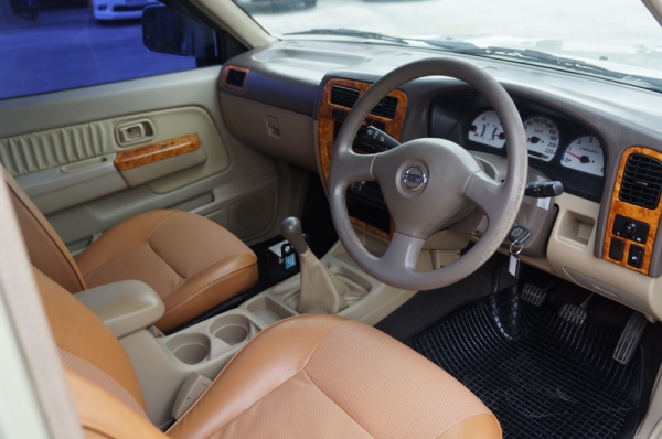 NISSAN FRONTIER CAB ปี 2003 ตัว top กระจกไฟฟ้า ล้อ MAX โลบาร์หลัง เครื่องแน่นๆวิ่งดีมาก ช่วงล่างดี แอร์เย็นๆ ภายในลายไม้สภาพสวย สีสวย รถพร้อมใช้งาน จัดไฟแนนได้ การันตีรถสวย