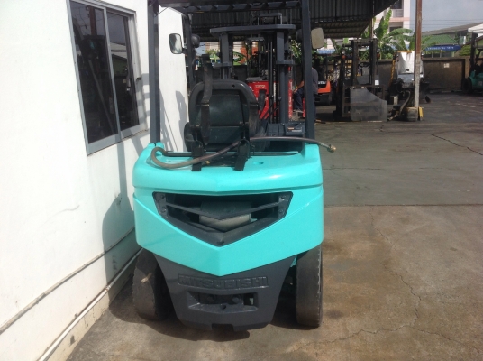 ต้องการขายรถmitsubishi fg20เกียร์ออโต้เครื่องยนต์แก็ส+นำ้มันเบนซิล ุร่น grandia