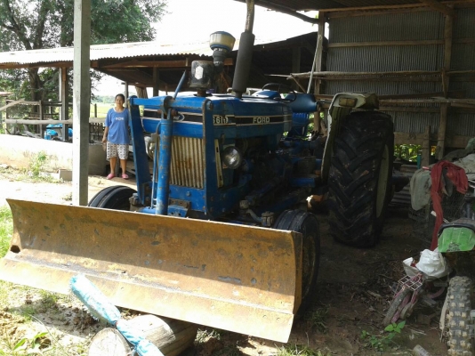 ขายรถไถฟอร์ดสภาพสวยพร้อมใช้งานมีทะเบียน