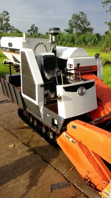 ขายรถเกี่ยวคูโบต้าdc60+พร้อมพ่วงลาก 339000บาท