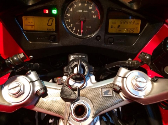 T&amp;T BIKE RAMA2ขายHONDA VFR 800 ปี2004 หัวฉีด กุญเเจชิพ 2 ดอก เอกสารinv+สรรพสามิตแท้ราคา 119500 ฿