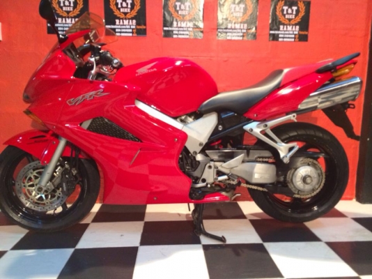 T&amp;T BIKE RAMA2ขายHONDA VFR 800 ปี2004 หัวฉีด กุญเเจชิพ 2 ดอก เอกสารinv+สรรพสามิตแท้ราคา 119500 ฿