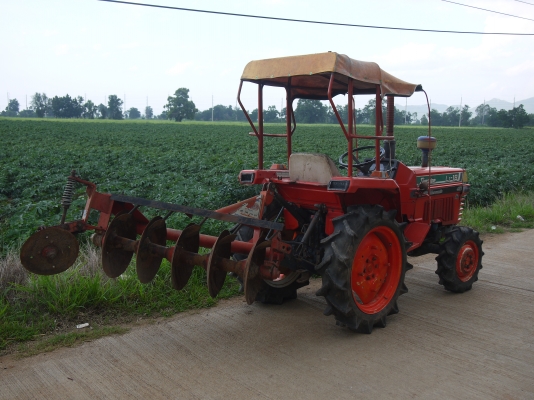 ขายด่วนครับ KUBOTA L1-18 แรง สองเพลา พร้อมผาน5 ครับ