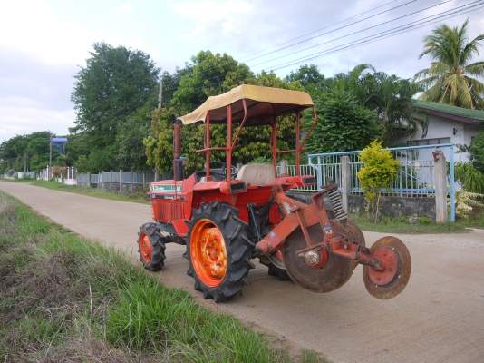 ขายด่วนครับ KUBOTA L1-18 แรง สองเพลา พร้อมผาน5 ครับ