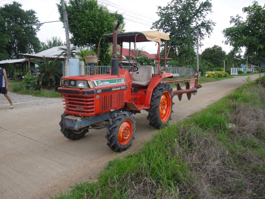 ขายด่วนครับ KUBOTA L1-18 แรง สองเพลา พร้อมผาน5 ครับ