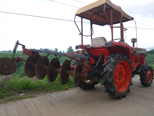 ขายด่วนครับ KUBOTA L1-18 แรง สองเพลา พร้อมผาน5 ครับ