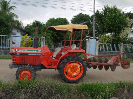 ขายด่วนครับ KUBOTA L1-18 แรง สองเพลา พร้อมผาน5 ครับ