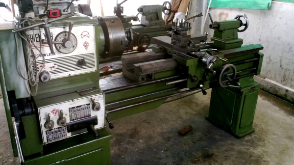 แท่นกลึงง 6 ฟุต 3 เพลา เกียร์บล็อก พร้อมใช้งาน ด่วน !!!!  85,000  สนใจติดต่อ อ้อม 0898217996