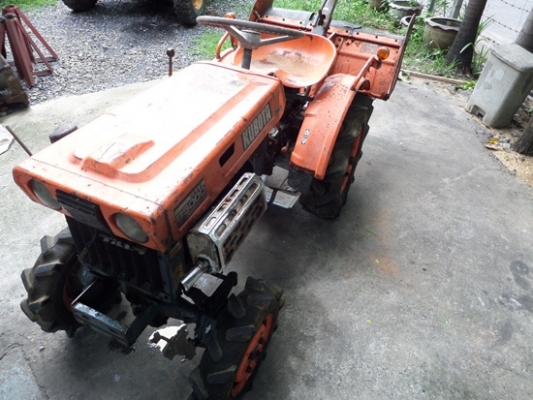 รถไถตีดินนั่งขับ KUBOTA 4WD B5000  สภาพพร้อมใช้งาน
