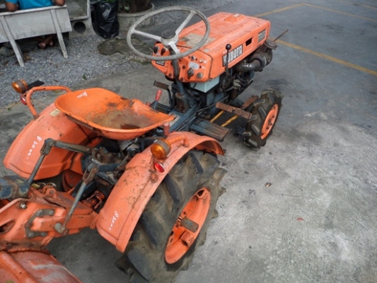 รถไถตีดินนั่งขับ KUBOTA 4WD B5000  สภาพพร้อมใช้งาน