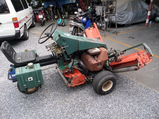 รถตัดหญ้า ตัดกรีน นั่งขับ 3 แก็งค์ TSUCHIYA  สภาพพร้อมใช้งาน