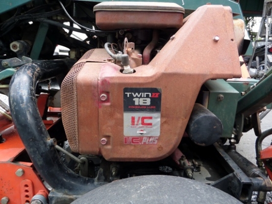 รถตัดหญ้า ตัดกรีน นั่งขับ 3 แก็งค์ TSUCHIYA  สภาพพร้อมใช้งาน