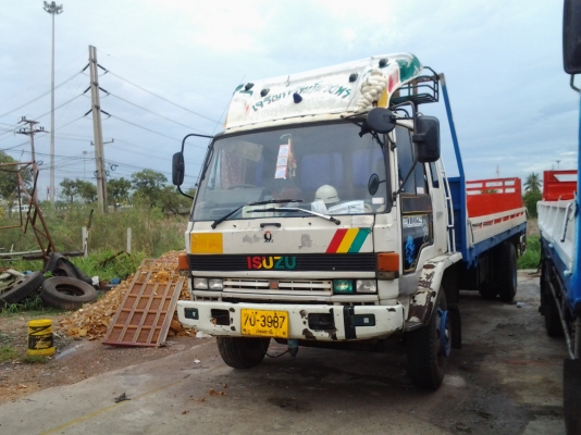 ขายอีสุFTRยาว7.30รถบ้านสวยๆรถมี4คันสวยๆคับ