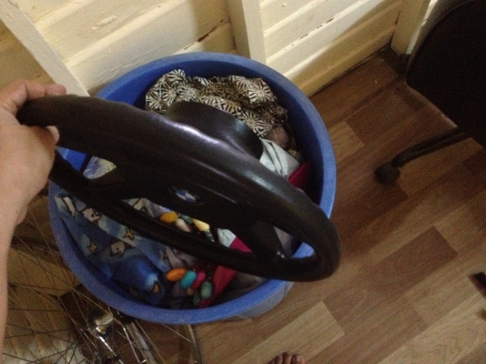 ขายพวงมาลัย e30 แท้ สภาพดี100\% ราคา1400บาท โทร0924462525โส กทม ขายพวงมาลัย e30 แท้ สภาพดี100\% ราคา1400บาท โทร0924462525โส กทม