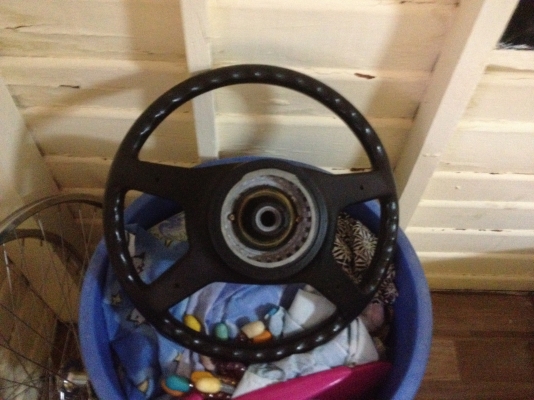 ขายพวงมาลัย e30 แท้ สภาพดี100\% ราคา1400บาท โทร0924462525โส กทม ขายพวงมาลัย e30 แท้ สภาพดี100\% ราคา1400บาท โทร0924462525โส กทม