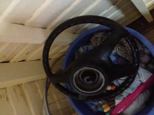 ขายพวงมาลัย e30 แท้ สภาพดี100\% ราคา1400บาท โทร0924462525โส กทม ขายพวงมาลัย e30 แท้ สภาพดี100\% ราคา1400บาท โทร0924462525โส กทม