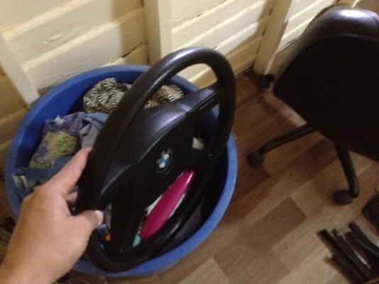 ขายพวงมาลัย e30 แท้ สภาพดี100\% ราคา1400บาท โทร0924462525โส กทม ขายพวงมาลัย e30 แท้ สภาพดี100\% ราคา1400บาท โทร0924462525โส กทม