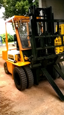 FORKLIFT*KOMATSUรุ่น10*2.5ตัน*5587ชม.*ล้อคู้*งาคว่ำ-หงาย*ดีเชล*จากญี่ปุ่น290000*ขายที่โคราช