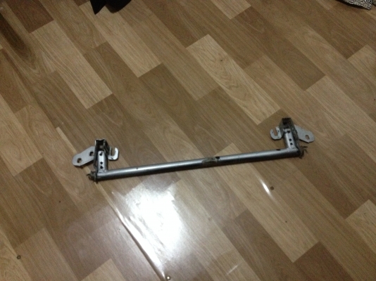 ขายบานพับหน้าฝากระโปรง e30 ราคา200บาท โทร0924462525โส กทม