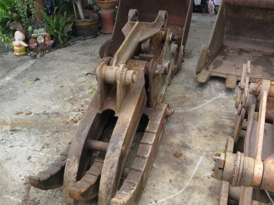 ขาย  ปากคีบเหล็ก ใช้กับรถแม็กโฮ PC  120   ขายราคาถูก  เก่านอกสวยใช้งานได้ราคาไแพงค่ะ