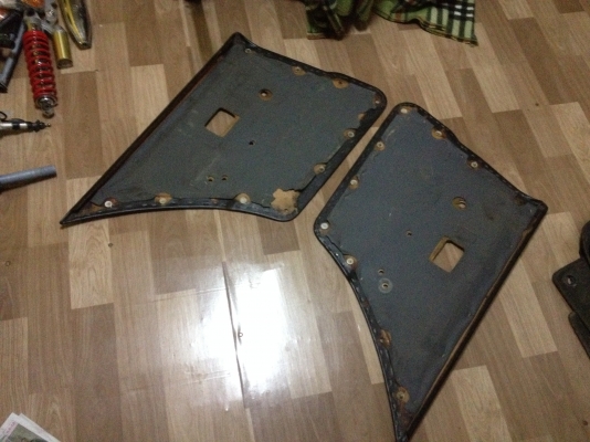 ขายแผงประตูหนังดำเดิม คู่หลัง สภาพดี ราคา800บาท โทร0924462525โส กทม