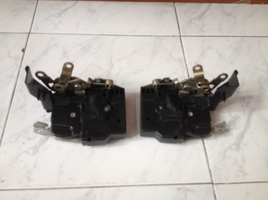 ขายกลอนในประตู BMW e30 แท้4ประตู จำนวน2ตัว คู่หลัง สภาพดี ราคา500บาท โทร0924462525โส กทม ขายกลอนในประตู BMW e30 แท้4ประตู จำนวน2ตัว คู่หลัง สภาพดี ราคา500บาท โทร0924462525โส กทม