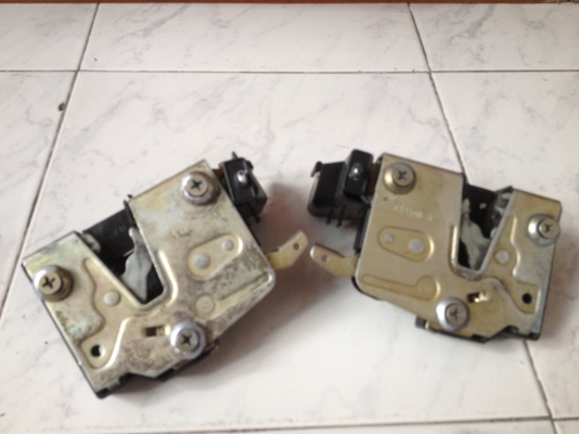 ขายกลอนในประตู BMW e30 แท้4ประตู จำนวน2ตัว คู่หลัง สภาพดี ราคา500บาท โทร0924462525โส กทม ขายกลอนในประตู BMW e30 แท้4ประตู จำนวน2ตัว คู่หลัง สภาพดี ราคา500บาท โทร0924462525โส กทม