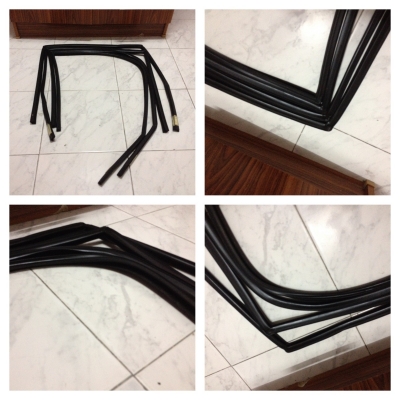 ขายยางสักกะหลาดในร่องกระจก BMW e30 แท้ สภาพดี 4เส้น โทร0924462525โส กทม ลดเหลือ500